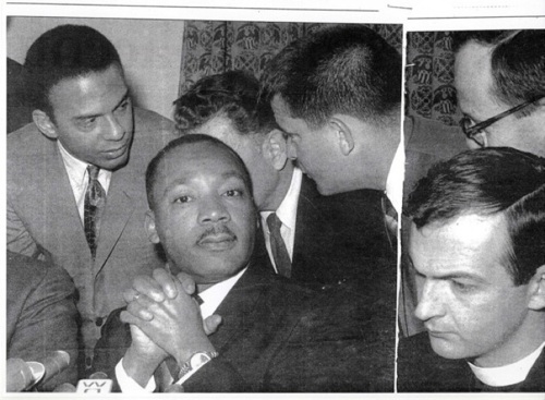 Mladý lutherský pastor John Neuhaus (vpravo) s Martinem Lutherem Kingem