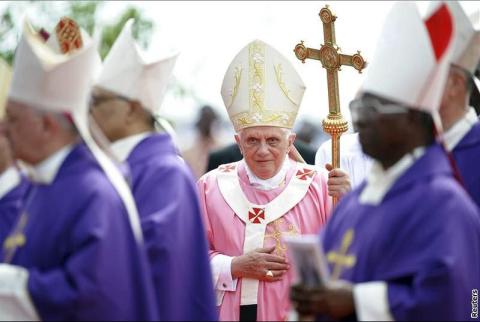 Benedikt XVI. v angolské Luandě 22. 3. 2009 (foto Reuters)