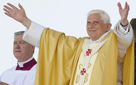 Papež Benedikt XVI. (foto Reuters)